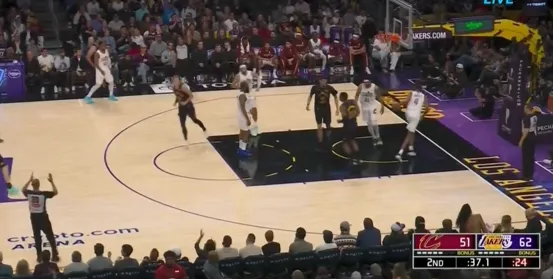 亚博中国官网-东契奇三分手起刀落稳稳命中，得到20分&amp;amp;追平科比单月纪录